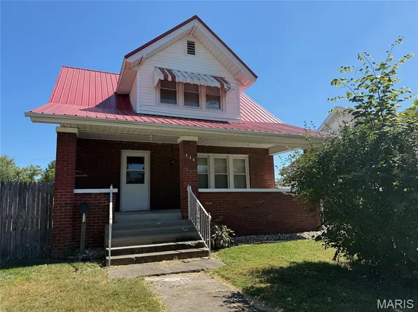 116 S Saint John St, Assumption, IL 62510