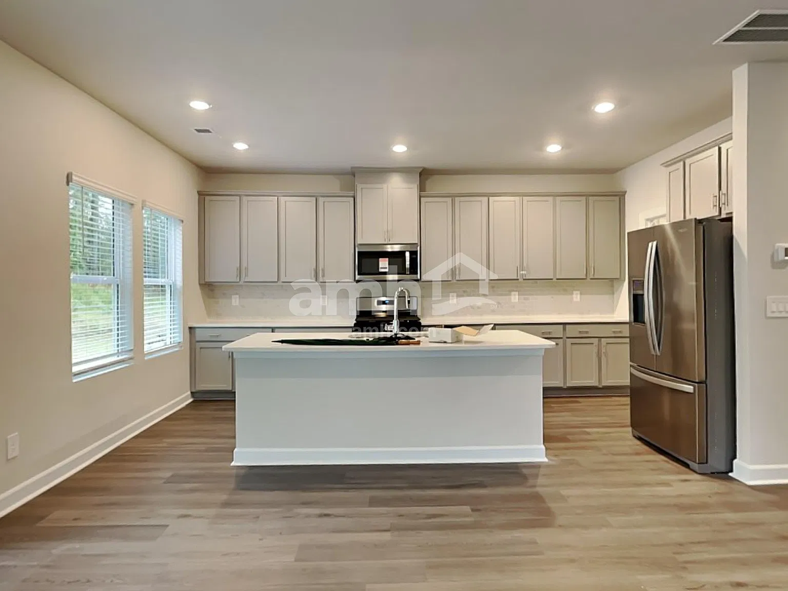 4 bed, 2.5 bath, 2479 sqft, $2,330 — Photo 3
