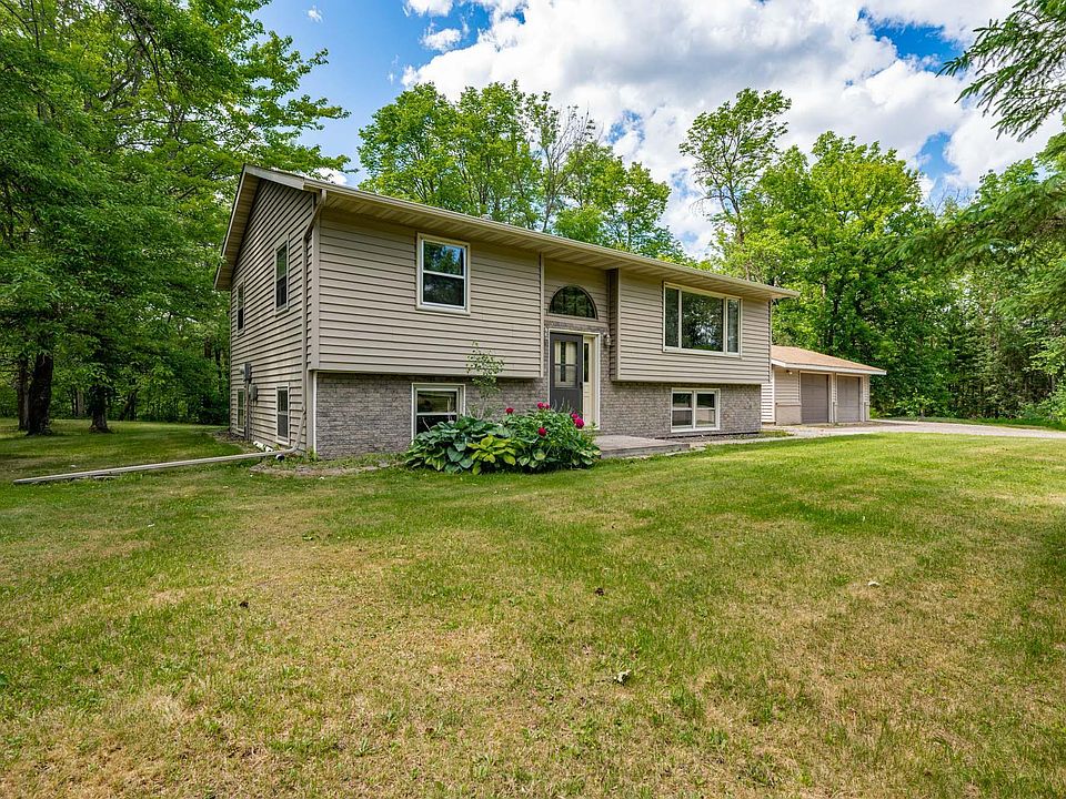 1st image of 26699 Evergreen Ln