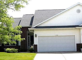 2735 Hunters Ridge Rd, Marion, IA 52302