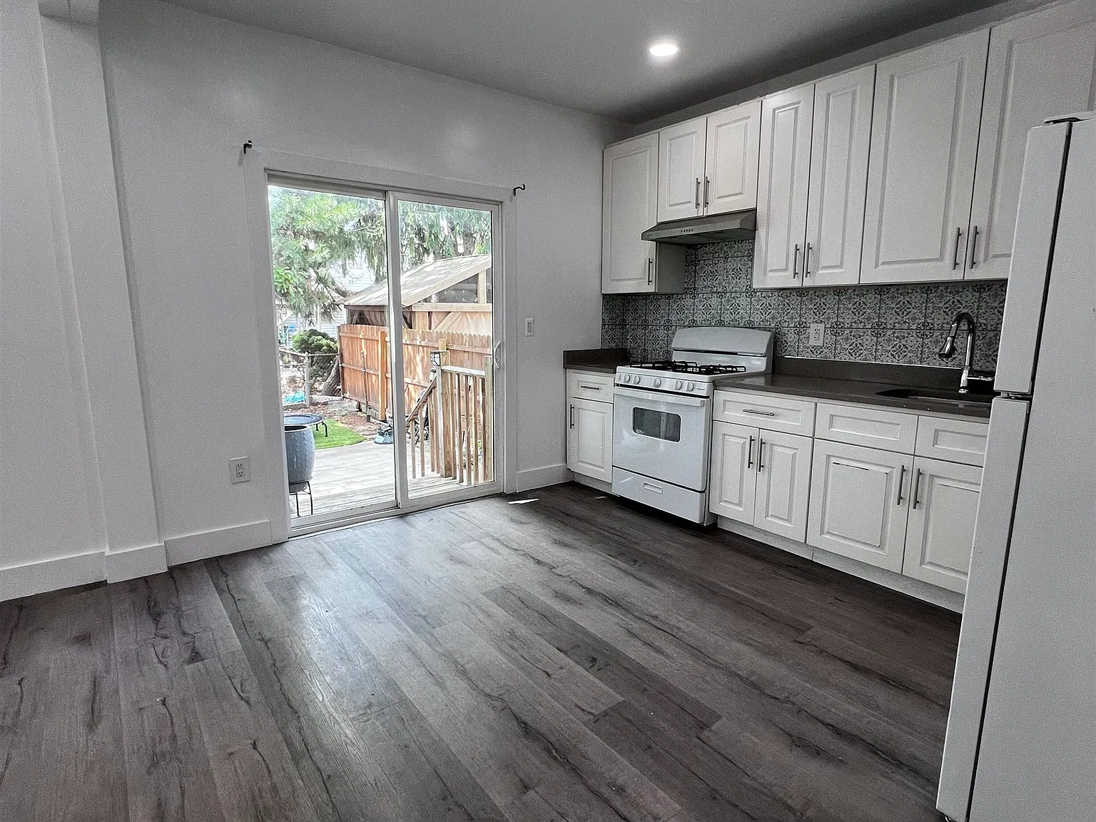 4 bed, 2.0 bath, $3,200 — Photo 4