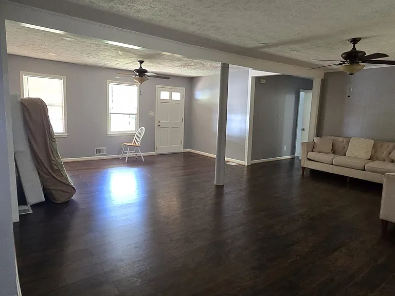 2865 Manor Ct — Photo 1