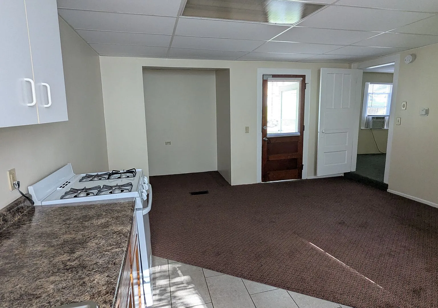 One-bedroom, one-bath apartment near downtown Massillon — Photo 4