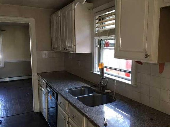 2nd image of 87 Bliss St