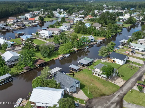 6117 Kiowa St, Kiln, MS 39556