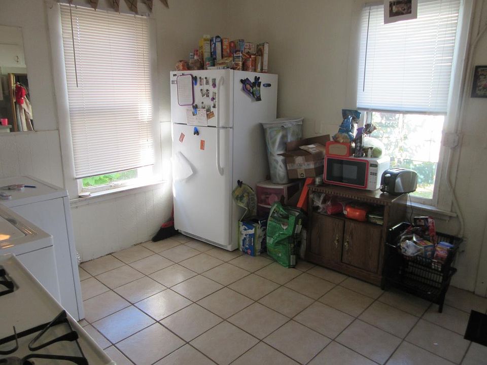 2nd image of 915 La Crosse St