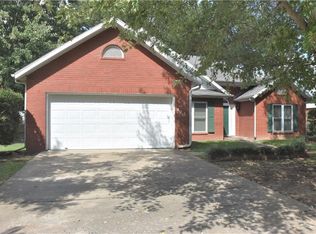 502 E McCormick St, Prairie Grove, AR 72753