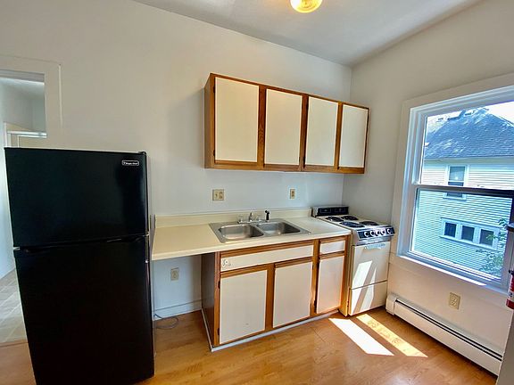 5th image of 207 N Hamilton St APT 7