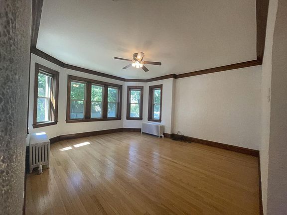 2nd image of 5655 W Ainslie St #1