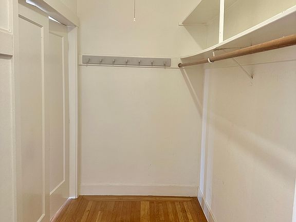 3rd image of 1903 Broderick St APT 10