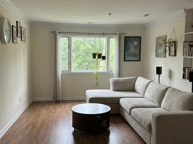 1306 Sayre Dr — Photo 2