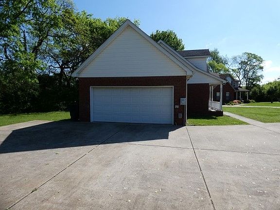 3rd image of 3319 Lou Ct
