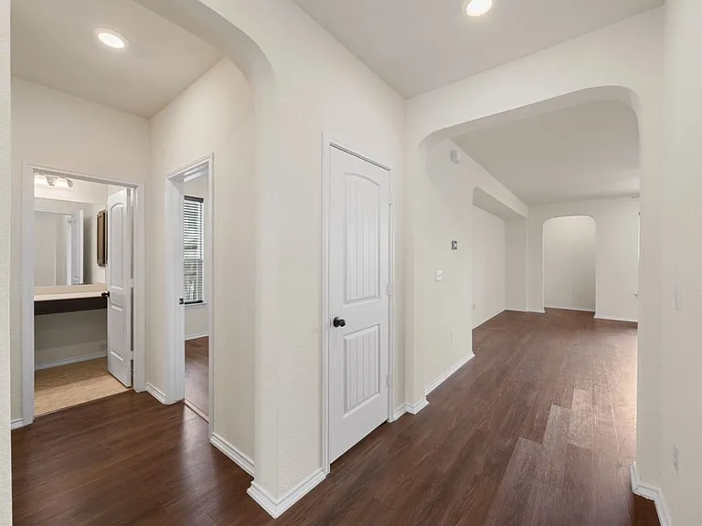 136 Vickers St — Photo 22
