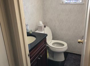 7322 263rd St, Glen Oaks, NY 11004