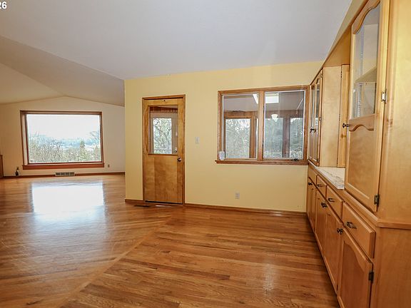 5th image of 1033 SE Terrace Dr