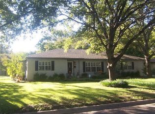 823 S Rusk St, Gainesville, TX 76240