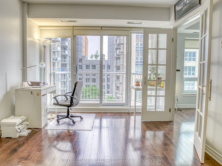 234 Rideau St #707 — Photo 12