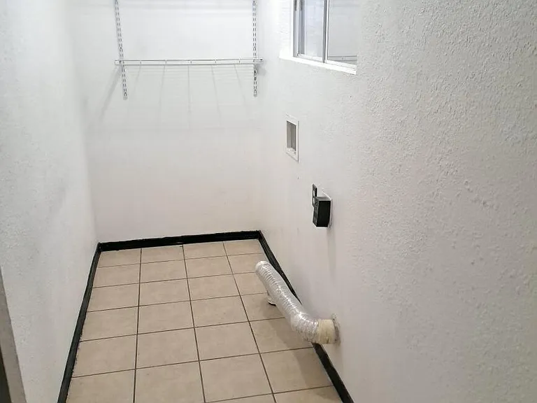 986 Gloria St — Photo 10