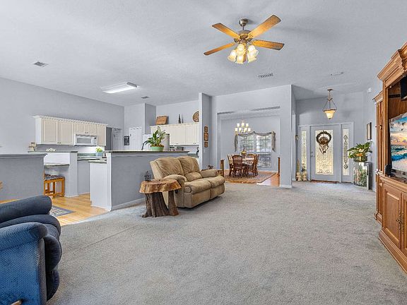 4th image of 287 NW Lake Valley Ter