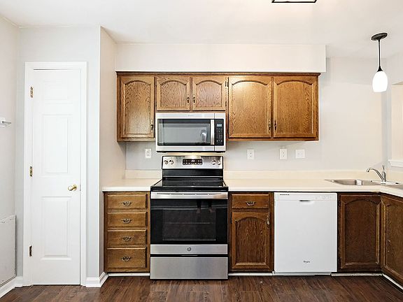 5th image of 3269 Gateway Cir