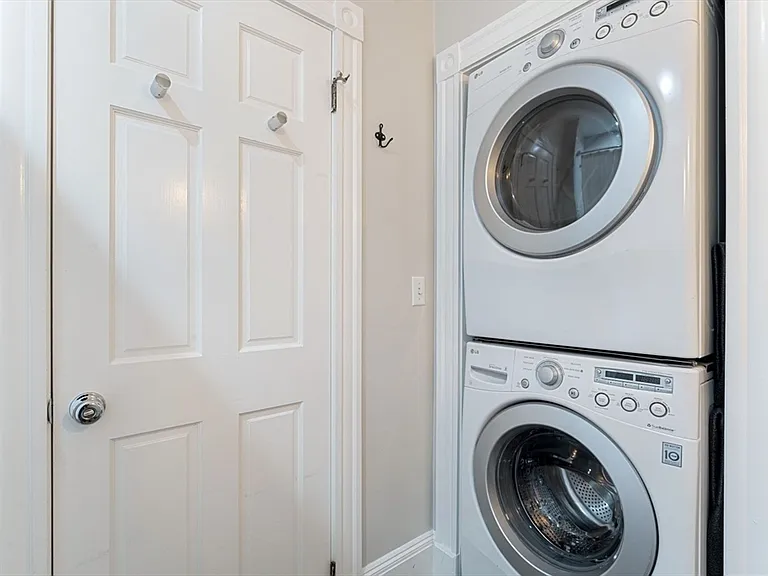 511 E 8th St #2 — Photo 12