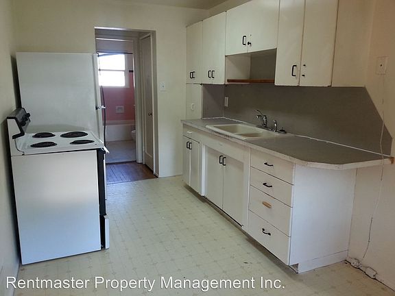 3rd image of 532 Holbrook Dr