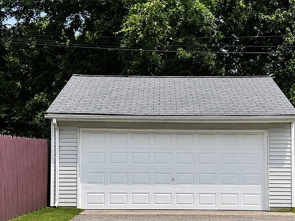 2nd image of 12905 Forest Ave