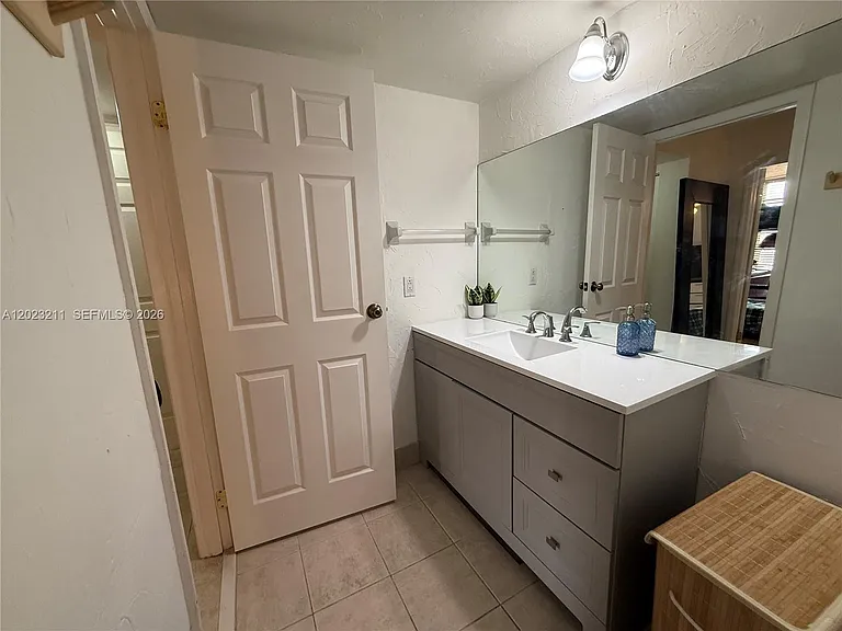 450 Commodore Dr #306 — Photo 19
