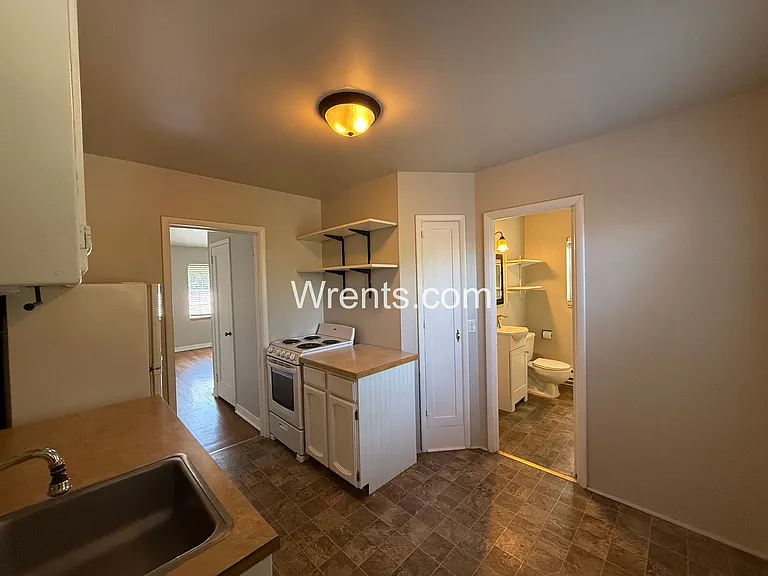 1824 W Riverside Ave — Photo 2