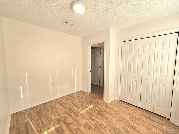 4th image of 307 Loveland Cir