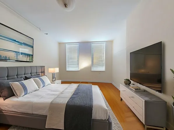 45-44 Vernon Boulevard image 4 of 17