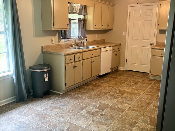 4th image of 119 Railroad Dr