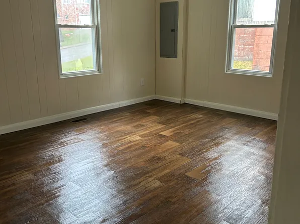 1004 Summerlee Ave, Oak Hill, WV 25901