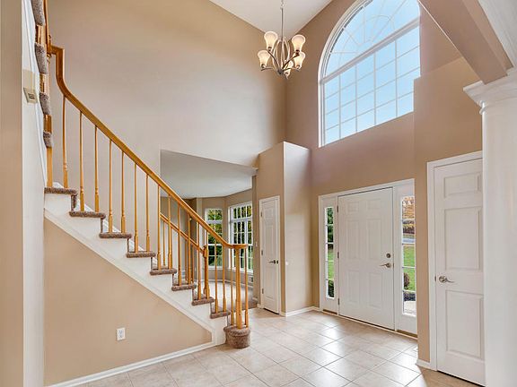 2nd image of 10 Alyssa Rose Ln