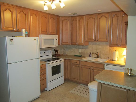 2nd image of 457 SW Eastport Cir