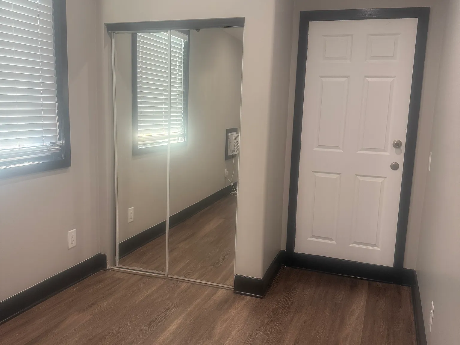 Studio, 1.5 bath, 150 sqft, $1,000 — Photo 4