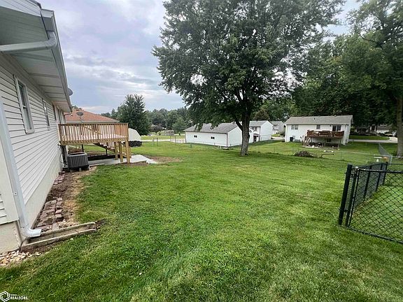 3rd image of 1903 Woodfield Dr