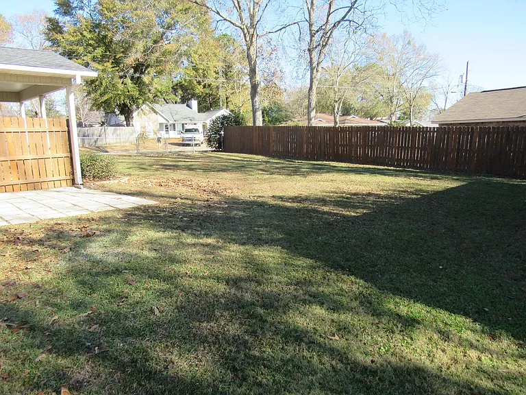 928 E Lee St — Photo 14