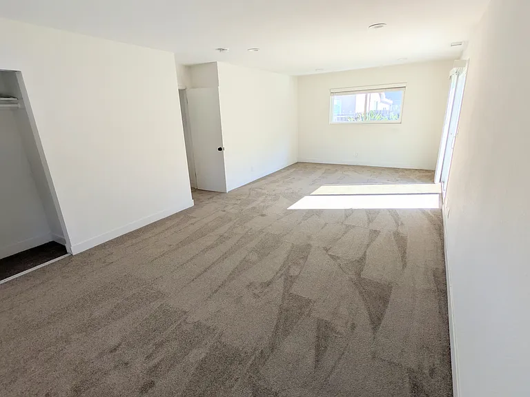1638 Dartmoor Dr — Photo 3