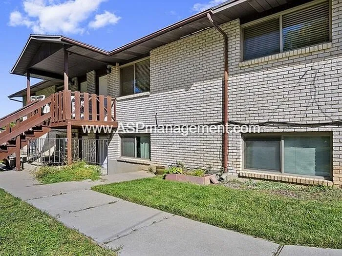 2 bed, 1.0 bath, 860 sqft, $1,195 — Photo 2