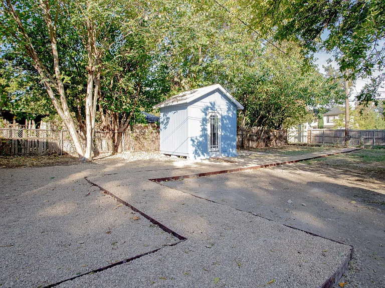 2855 Sharon St — Photo 14
