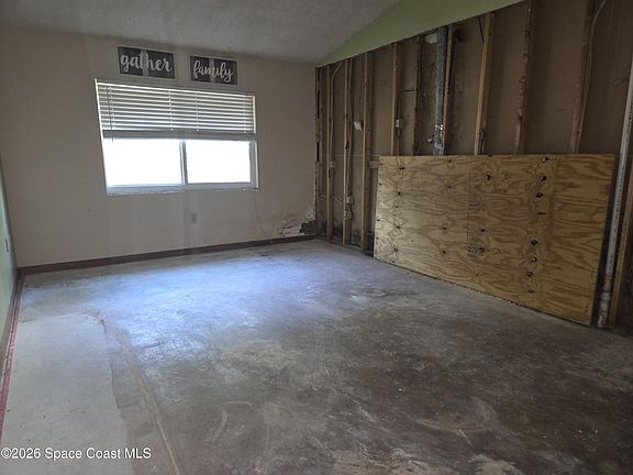 5th image of 1246 Waffle St SE