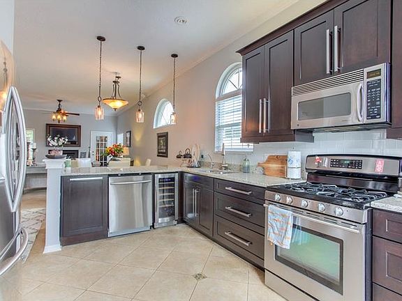 5th image of 1466 Hyde Park Dr