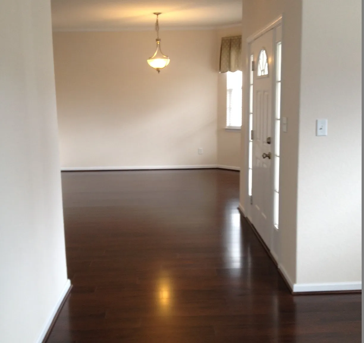 4 bed, 3.5 bath, 2283 sqft, $3,000 — Photo 2