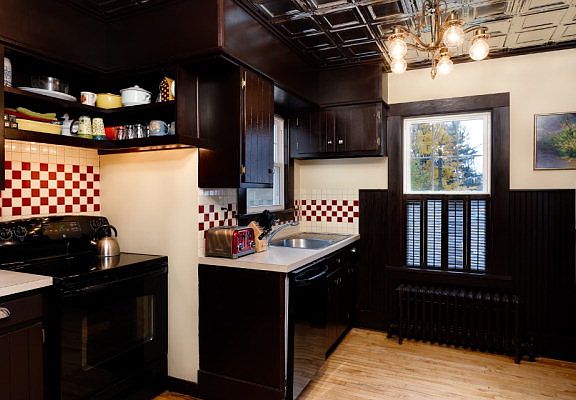 4th image of 38 Acorn St