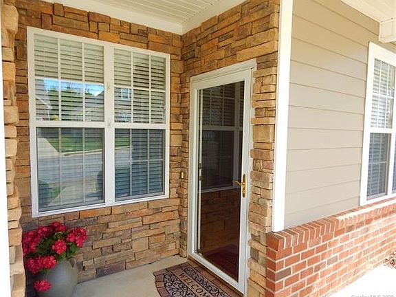 3rd image of 116 Henrys Glen Dr