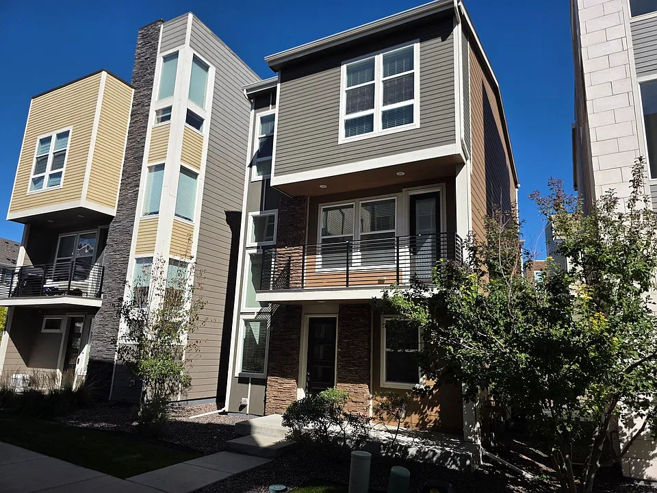 15677 E Broncos Pl