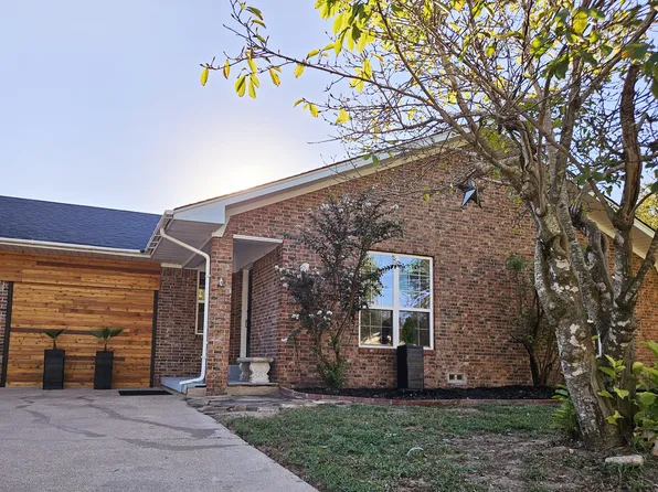 211 Francis Dr, Lindale, TX 75771