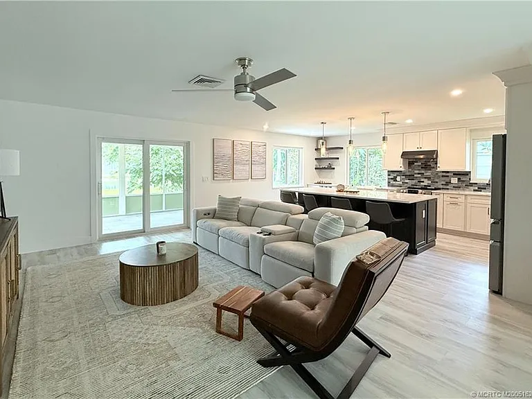 1196 SE Saint Lucie Blvd — Photo 11