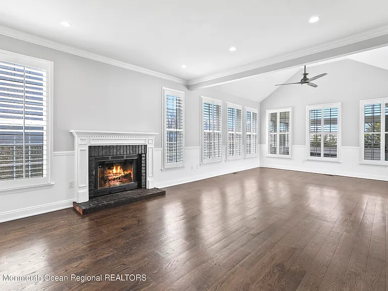 74 Seaview Ave — Photo 2